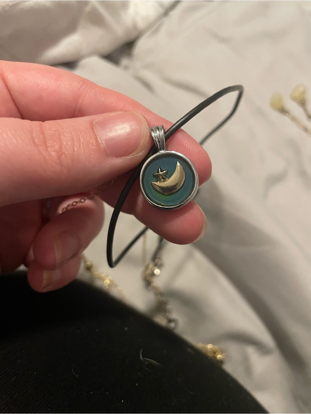 Hot Topic Mood Moon & Star Pendant Necklace in Teal and Gold